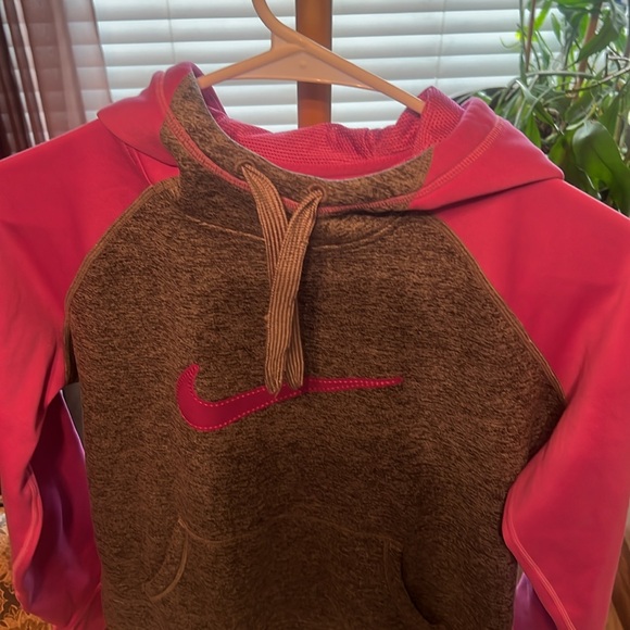 Nike therma fit pull on sweatshirt, NWOT. Size medium. Pink almost purple/white - Picture 9 of 9